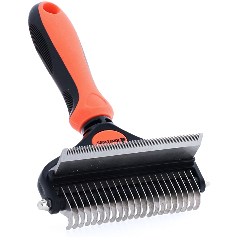 2-in-1 de-matting and de-shedding tool for dogs